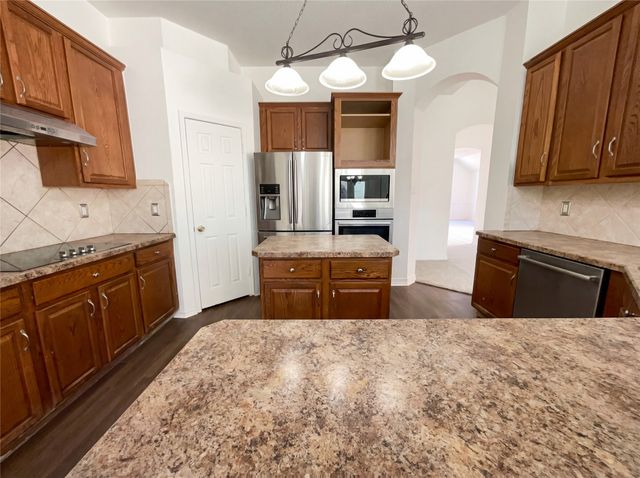 8329 Cedarcrest Lane, Fort Worth, TX 76123