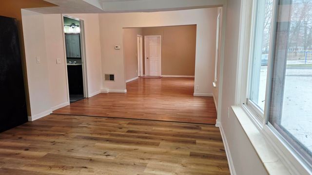 321 S 4th Street, Edmore, MI 48829