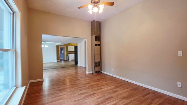 321 S 4th Street, Edmore, MI 48829