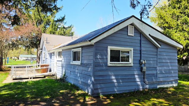 321 S 4th Street, Edmore, MI 48829