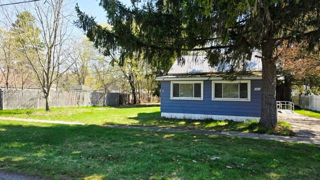 321 S 4th Street, Edmore, MI 48829