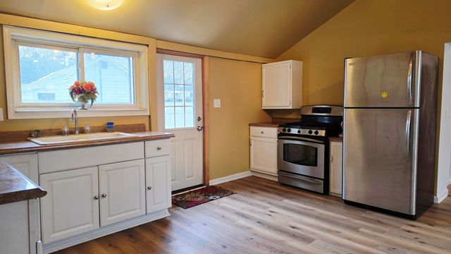 321 S 4th Street, Edmore, MI 48829