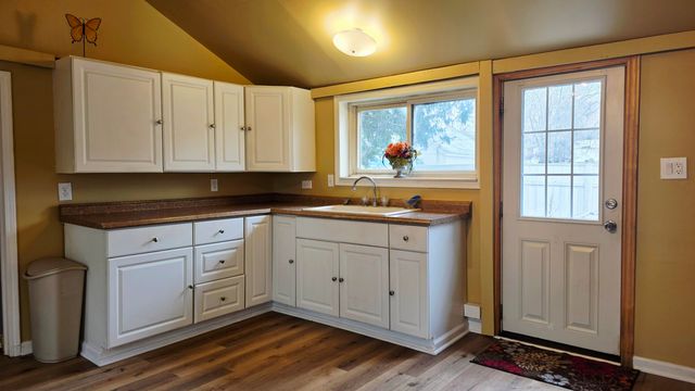 321 S 4th Street, Edmore, MI 48829