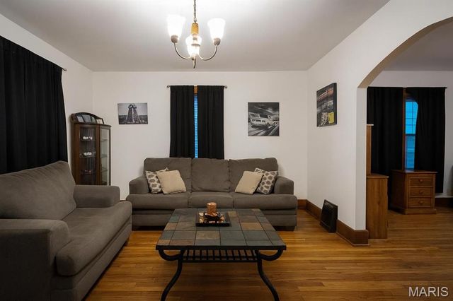 227 S Montgomery Avenue, Litchfield, IL 62056