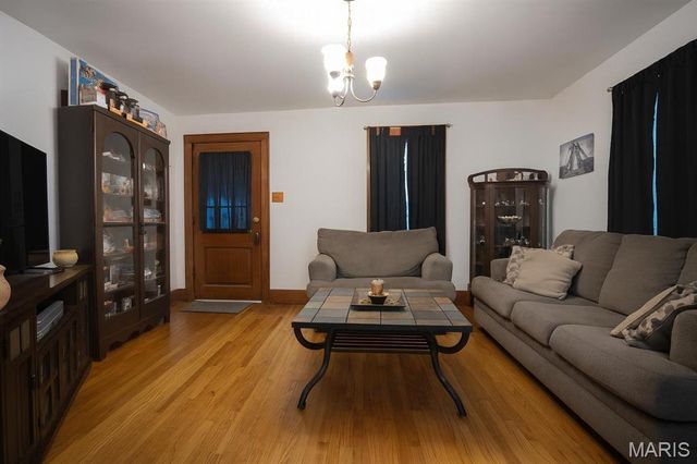 227 S Montgomery Avenue, Litchfield, IL 62056