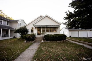 227 S Montgomery Avenue, Litchfield, IL 62056