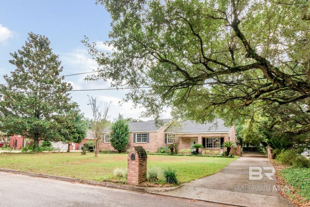 6421 Angela Court, Mobile, AL 36695