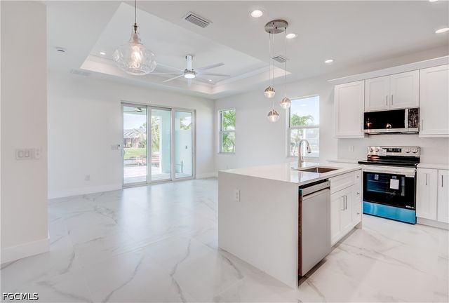 1105 SE 38th ST, Cape Coral, FL 33904