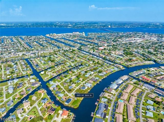 1105 SE 38th ST, Cape Coral, FL 33904