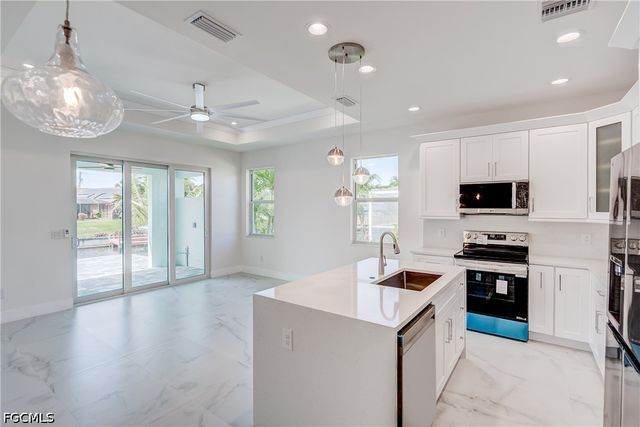 1105 SE 38th ST, Cape Coral, FL 33904