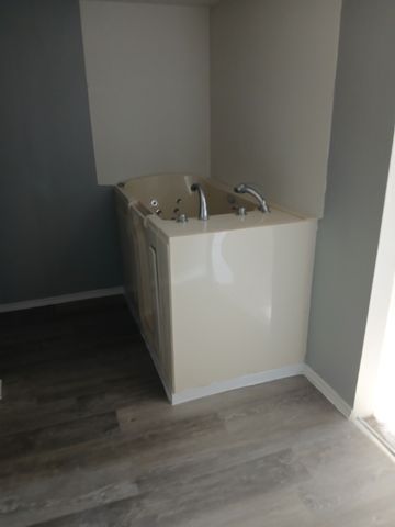 202 ROSELAWN Street, Coleman, TX 76834