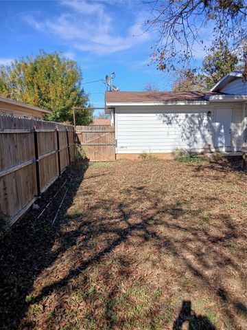 202 ROSELAWN Street, Coleman, TX 76834