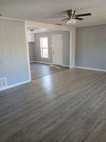 202 ROSELAWN Street, Coleman, TX 76834