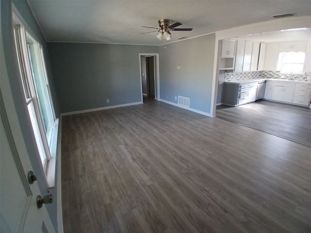 202 ROSELAWN Street, Coleman, TX 76834