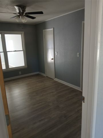 202 ROSELAWN Street, Coleman, TX 76834