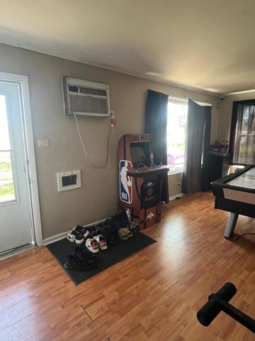 211 SAUK TRL, Park Forest, IL 60466