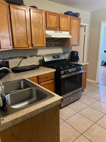 211 SAUK TRL, Park Forest, IL 60466