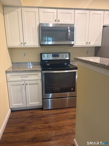 67 Leafwood Lane 244, Groton, CT 06340