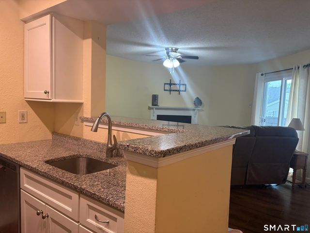 67 Leafwood Lane 244, Groton, CT 06340