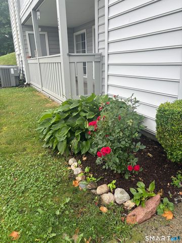 67 Leafwood Lane 244, Groton, CT 06340
