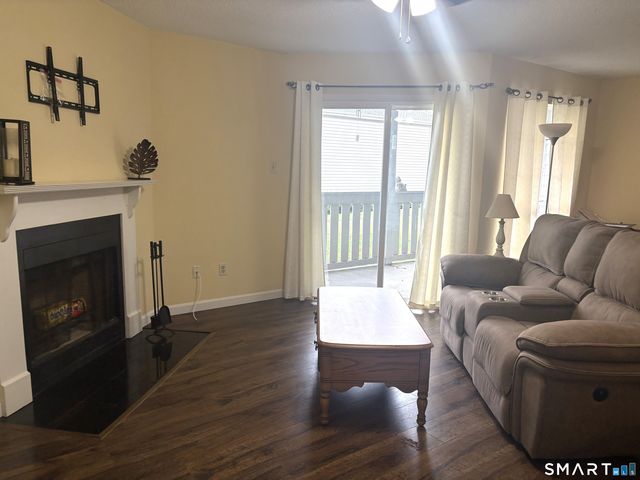 67 Leafwood Lane 244, Groton, CT 06340