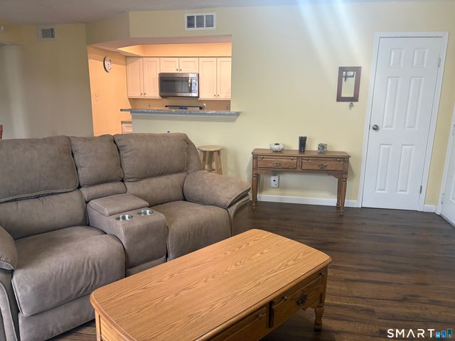 67 Leafwood Lane 244, Groton, CT 06340