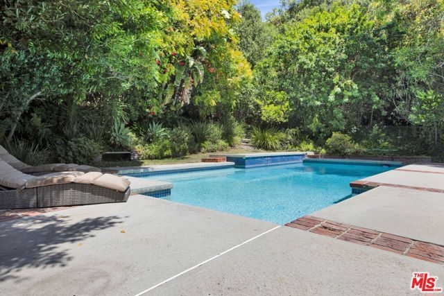 2460 Pesquera Drive, Los Angeles, CA 90049