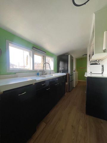 1512 Summers Lane, Klamath Falls, OR 97603