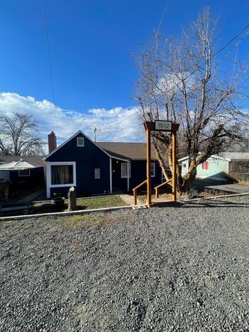 1512 Summers Lane, Klamath Falls, OR 97603