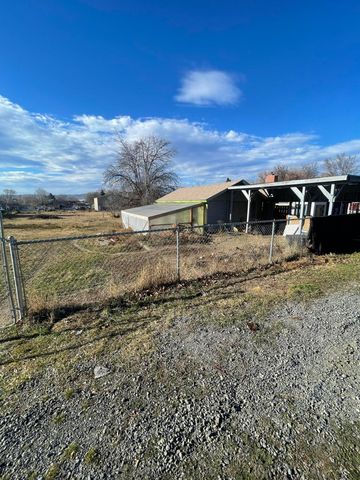 1512 Summers Lane, Klamath Falls, OR 97603