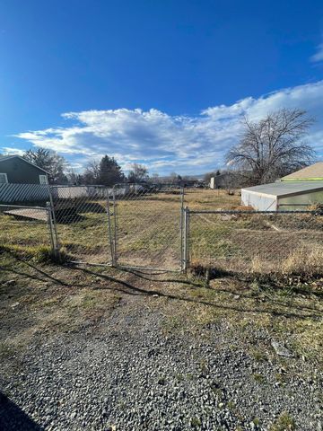 1512 Summers Lane, Klamath Falls, OR 97603