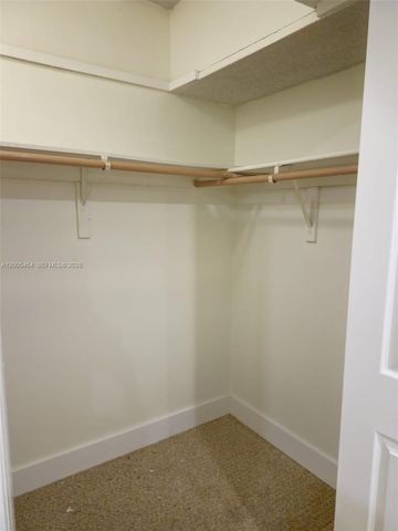 4800 NW 35th St 607, Lauderdale Lakes, FL 33319