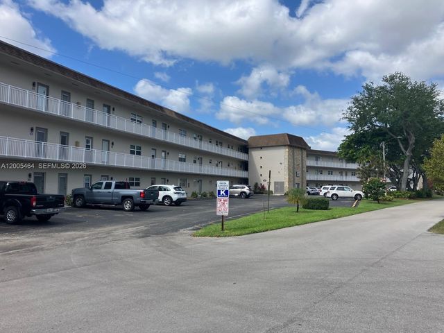 4800 NW 35th St 607, Lauderdale Lakes, FL 33319