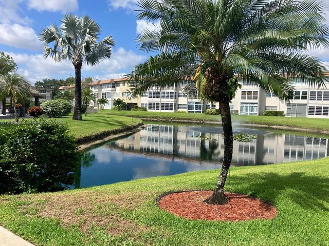 4800 NW 35th St 607, Lauderdale Lakes, FL 33319