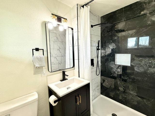 2650 S Chinowth Street, Visalia, CA 93277