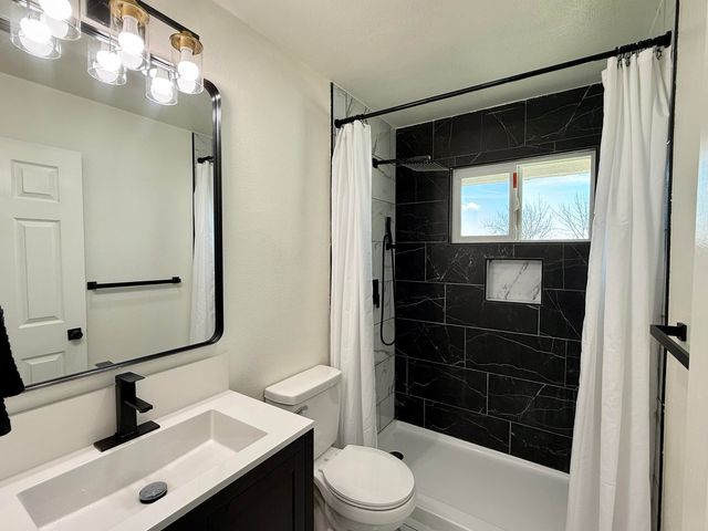 2650 S Chinowth Street, Visalia, CA 93277