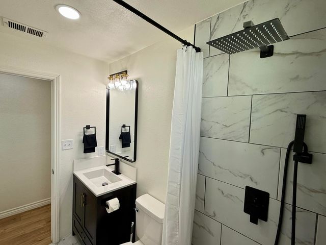 2650 S Chinowth Street, Visalia, CA 93277