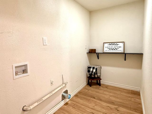 2650 S Chinowth Street, Visalia, CA 93277