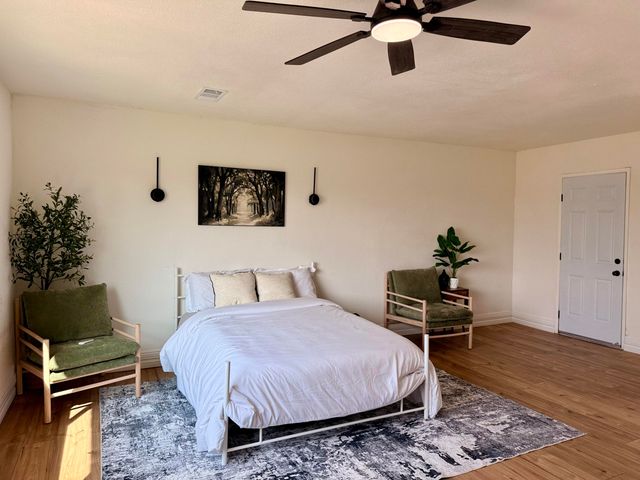 2650 S Chinowth Street, Visalia, CA 93277