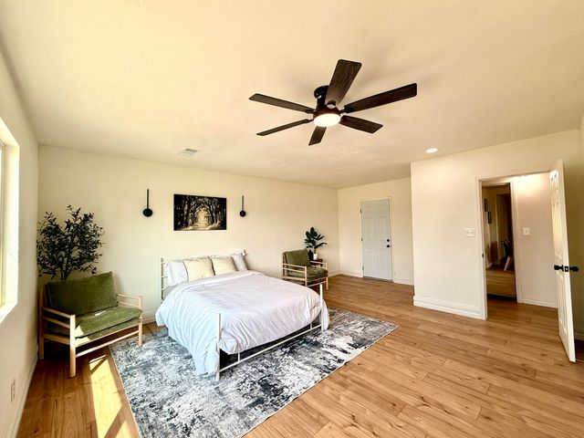 2650 S Chinowth Street, Visalia, CA 93277