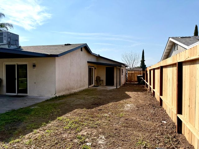 2650 S Chinowth Street, Visalia, CA 93277
