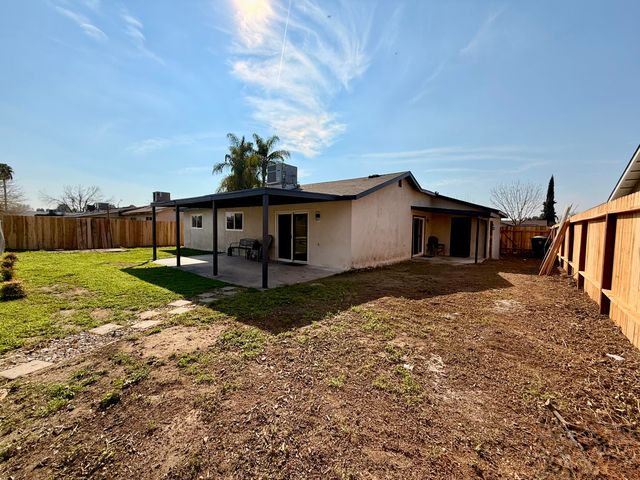 2650 S Chinowth Street, Visalia, CA 93277