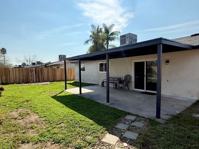 2650 S Chinowth Street, Visalia, CA 93277