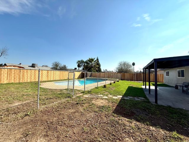 2650 S Chinowth Street, Visalia, CA 93277