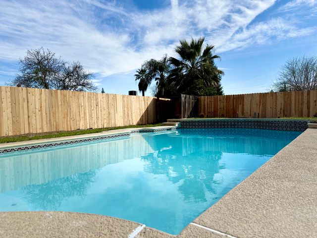 2650 S Chinowth Street, Visalia, CA 93277