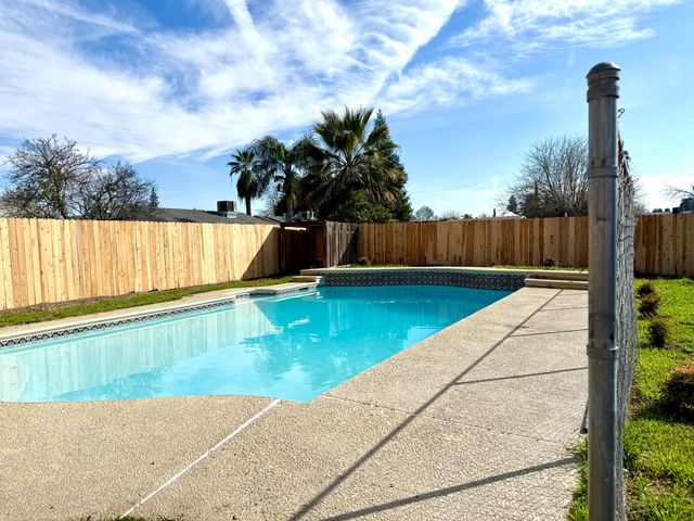 2650 S Chinowth Street, Visalia, CA 93277