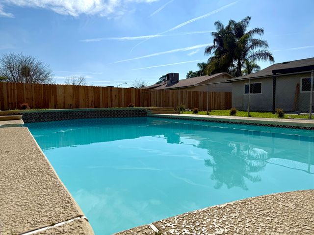 2650 S Chinowth Street, Visalia, CA 93277