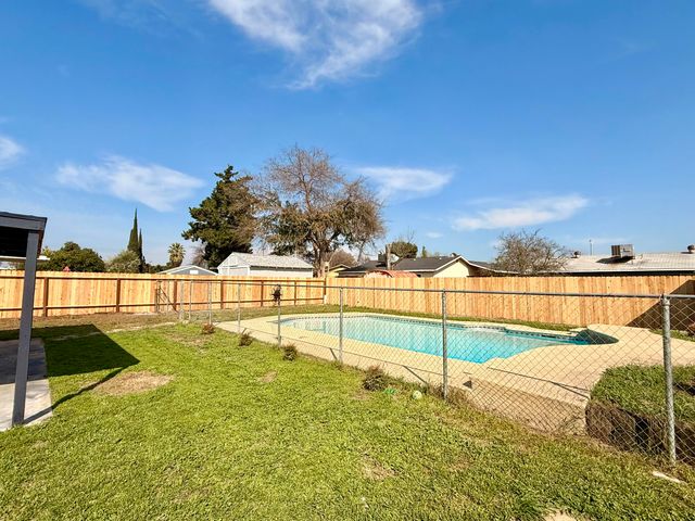 2650 S Chinowth Street, Visalia, CA 93277