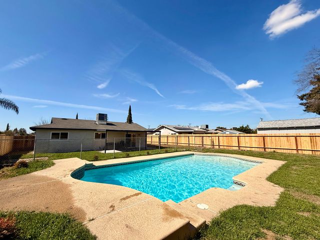 2650 S Chinowth Street, Visalia, CA 93277