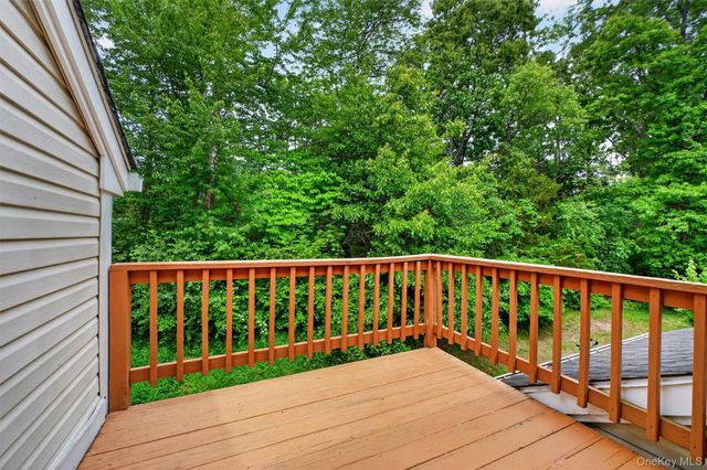 40 Spruce Ridge Drive, Fishkill, NY 12524